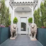 Lion Blanc Saint-Tropez