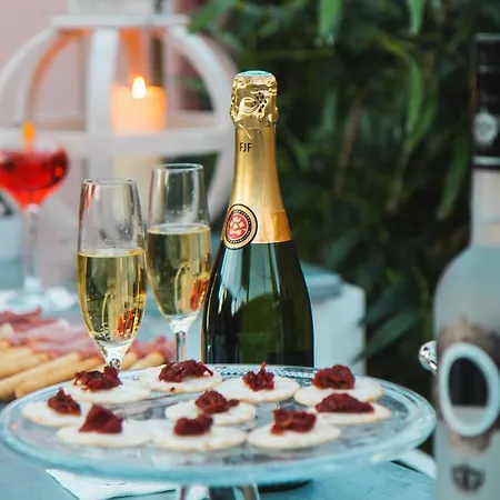 Lion Blanc מלון סן טרופז