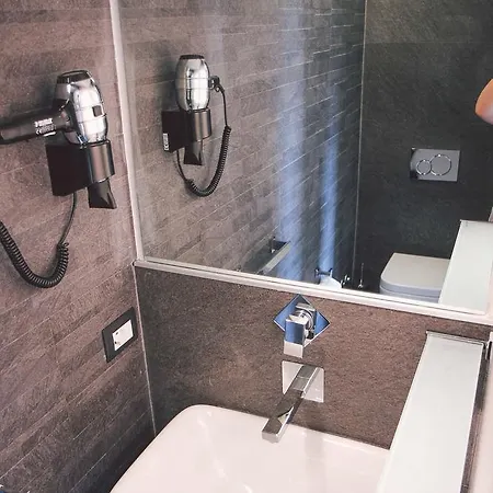 Lion Blanc 3* סן טרופז