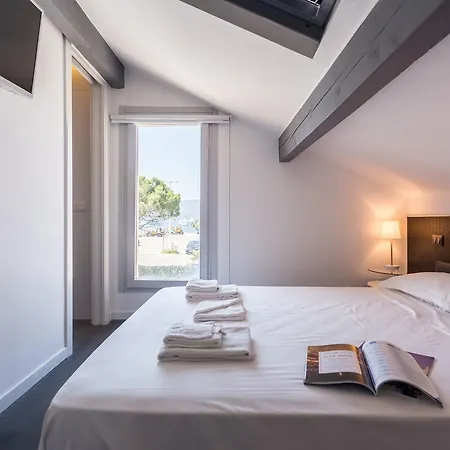 Lion Blanc 3* סן טרופז