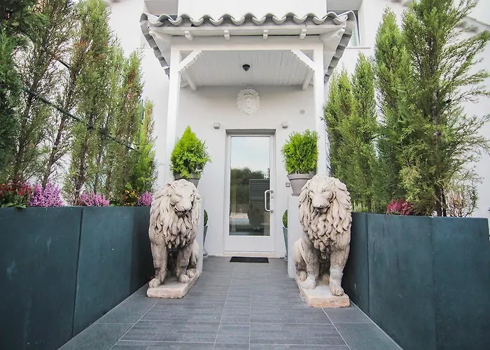 Lion Blanc Saint Tropez